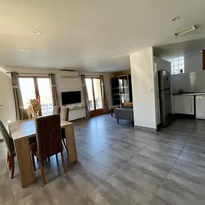  Vakantiehuis Maison Spacieuse Avec Grand Jardin Et Parking A 20 Min De Lyon
